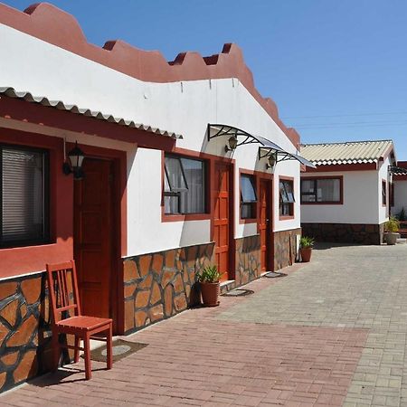 Timo'S Guesthouse Accommodation Lüderitz Exterior foto