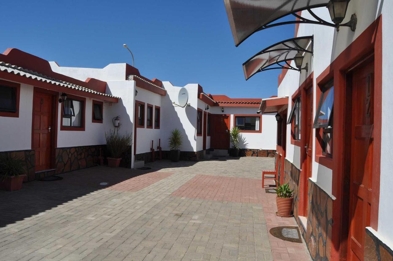 Timo'S Guesthouse Accommodation Lüderitz Exterior foto