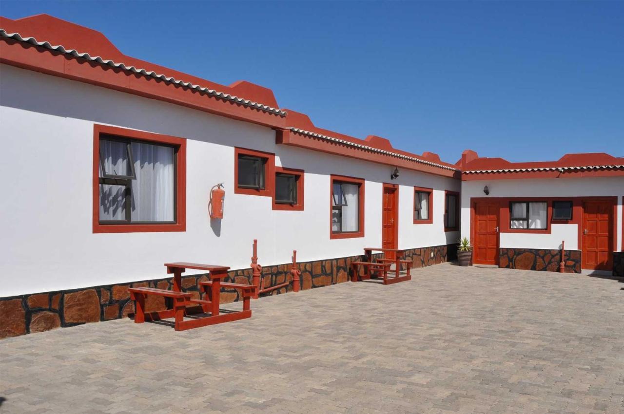 Timo'S Guesthouse Accommodation Lüderitz Exterior foto